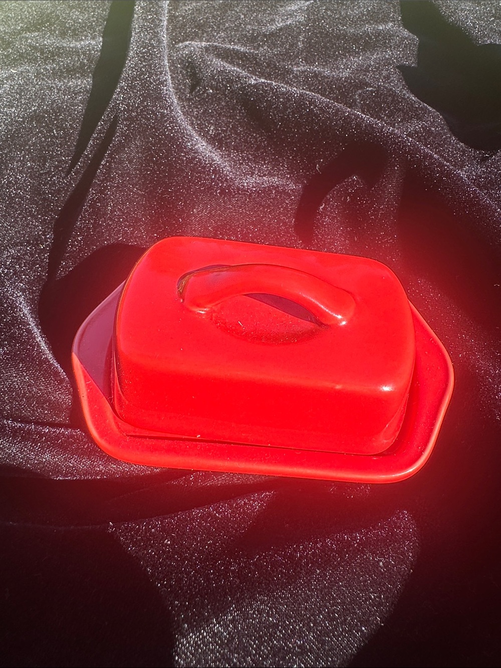 Classic Red Covered Butter Dish - Durable Tabletop Serveware